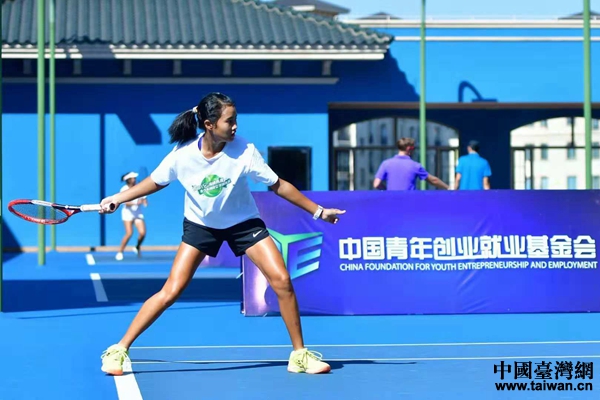 海峽兩岸青少年網(wǎng)球交流訓練營在廣州星河灣開營 海峽兩岸青少年網(wǎng)球交流訓練營在廣州星河灣開營