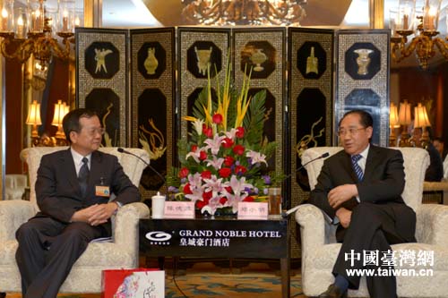 ���ʡ���f����ϯ��С����Ҋ�_���ɰ���ͬ�Ј����������F��