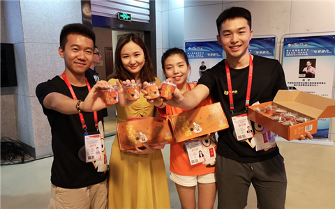 �ųǈA��(m��ng) �ɰ������ڸ�����ײ��(chu��ng)�I(y��)��