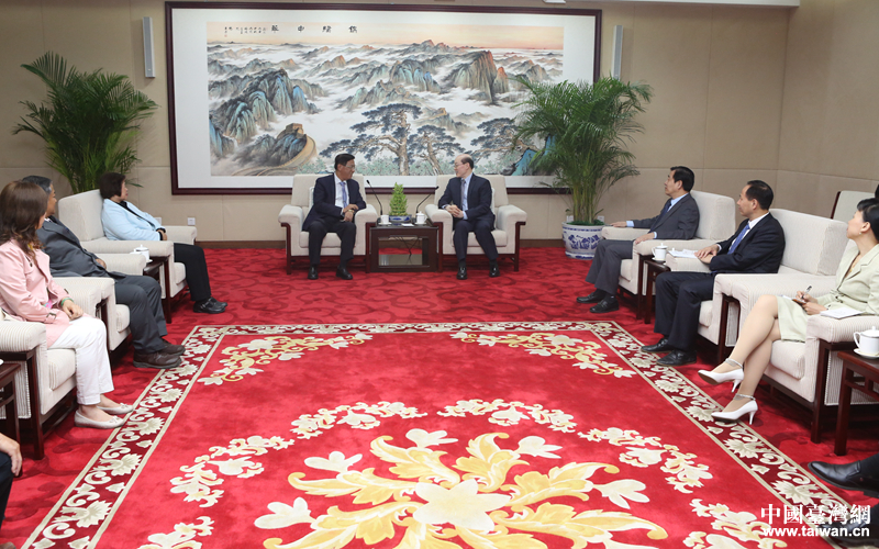 劉結一會見臺灣南投縣長林明溱 劉結一會見臺灣南投縣長林明溱