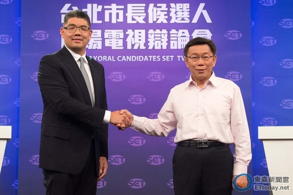 連勝文、柯文哲辯論前握手 連勝文、柯文哲辯論前握手