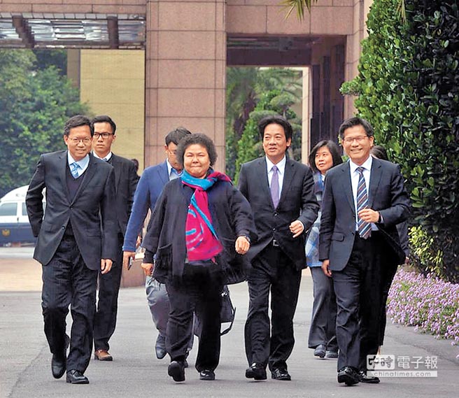 ���M(j��n)�h���Ķ������L(zh��ng)�״΅��ӡ�����Ժ��(hu��)�� Ҫ�X(qi��n)Ҫ��(qu��n)