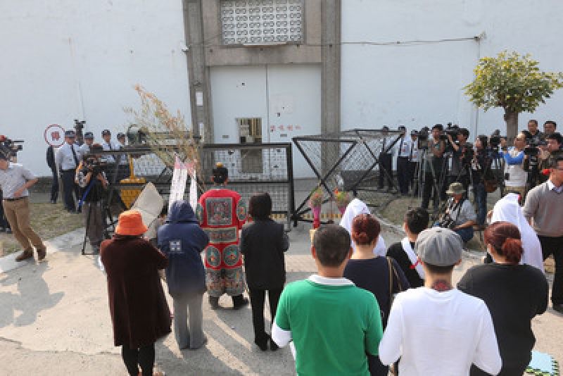 ���������˒������|����6����ԱM�Ո���13������Ҍٵ����۴�弱O�z�л�