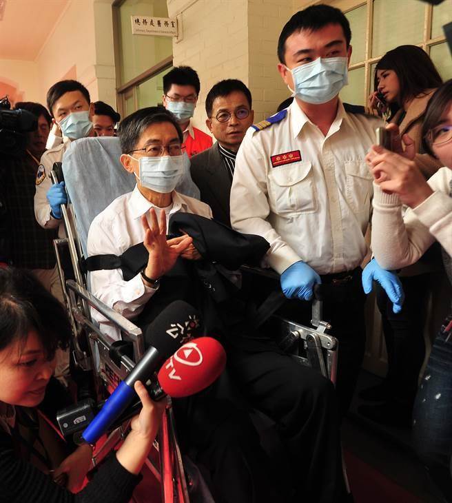 魏國彥在“立法院”心臟病發送醫(圖) 魏國彥在“立法院”心臟病發送醫(圖)