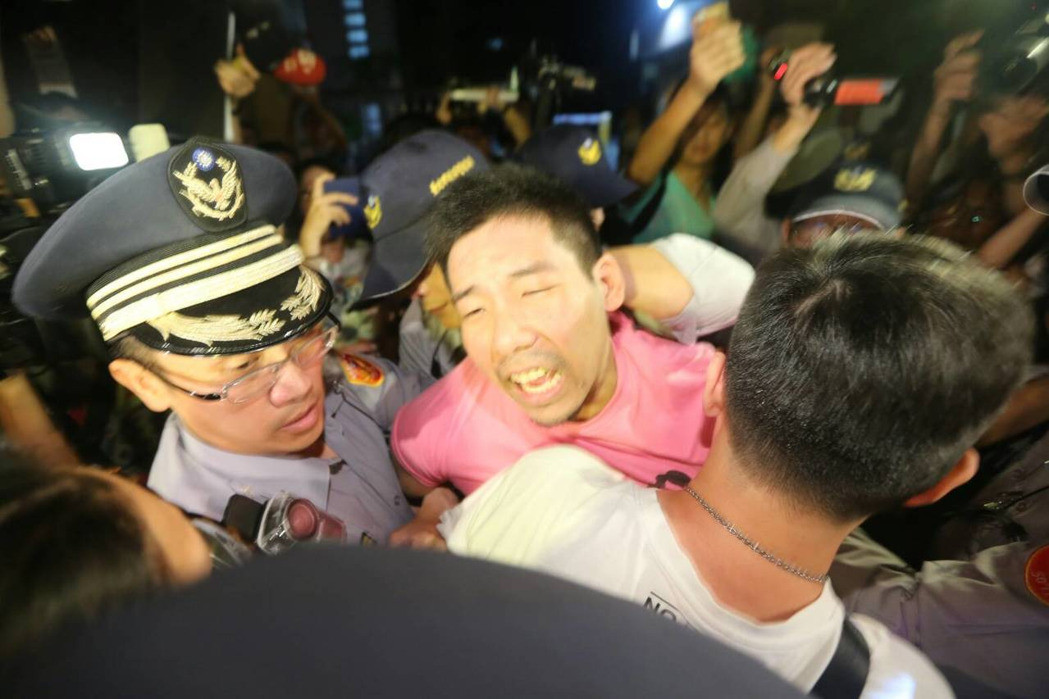 ������Ժ������ͨ�^��һ��һ�ݡ��桰�ڻ����������ݰ��h��䛣����\��ʿ���ȄP̖����ǰ��������Ժ�����h�����Ͽ��h�����_�M(j��n)������Ժ�����c�����l(f��)���ƔD�_ͻ