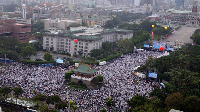 ��Ӣ�Đ��Ӳ�����ͬ�顱�h�}���l�񱊌��� ��ݛՓ���Z