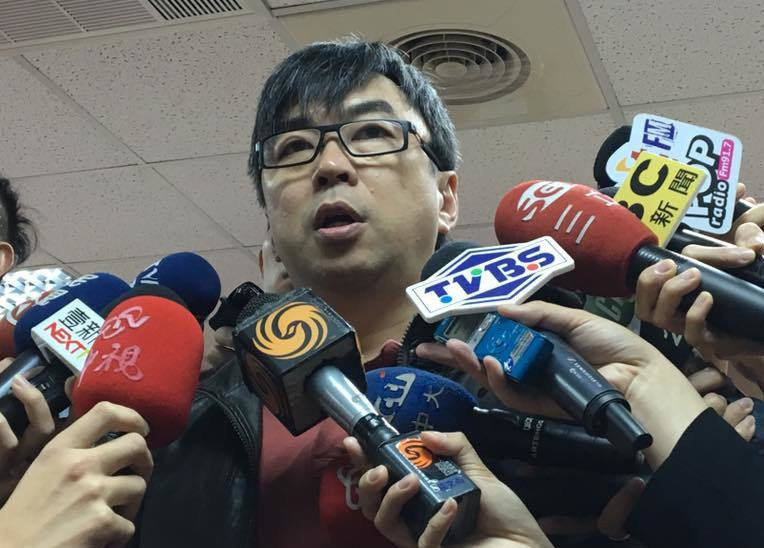 羅智強(qiáng):蔡當(dāng)局沒(méi)政績(jī)卻努力撕裂族群 無(wú)能政黨最惡毒 羅智強(qiáng):蔡當(dāng)局沒(méi)政績(jī)卻努力撕裂族群 無(wú)能政黨最惡毒