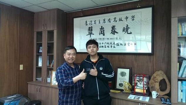 吐槽大會:好人難做?大學生拾金不昧卻遭失主曝網(wǎng)肉搜 吐槽大會:好人難做?大學生拾金不昧卻遭失主曝網(wǎng)肉搜