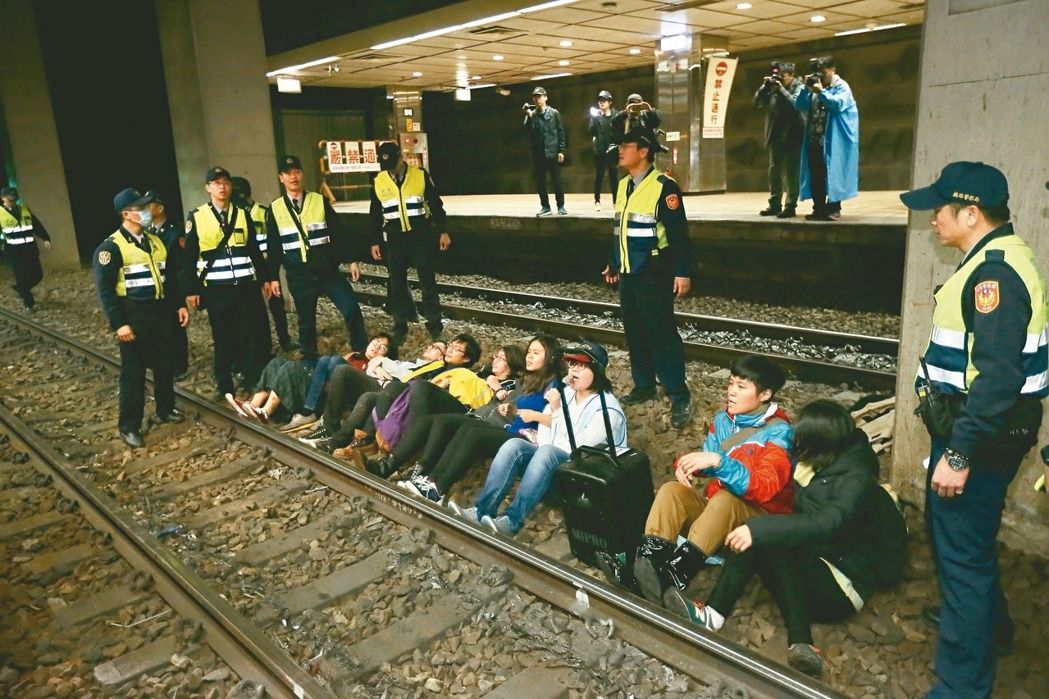 �Լ��˱������������ಫ ���M�h���"����Σ�C"?