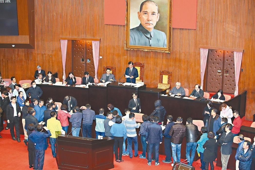 �P�Ąڹ��������ʹ����Ӣ�ı��Լ��xǰ��Փ���[Ę