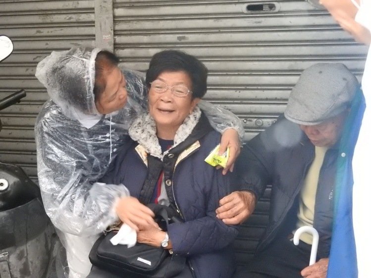 �_���±��l�������6������ 4�˭h�����ɽ�ʬ