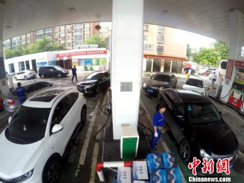 油價調價窗口今開啟 或再次擱淺出現“兩連停” 油價調價窗口今開啟 或再次擱淺出現“兩連停”