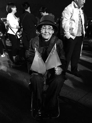 九旬老人青海赴京看國慶升旗 觀看群眾超十萬人