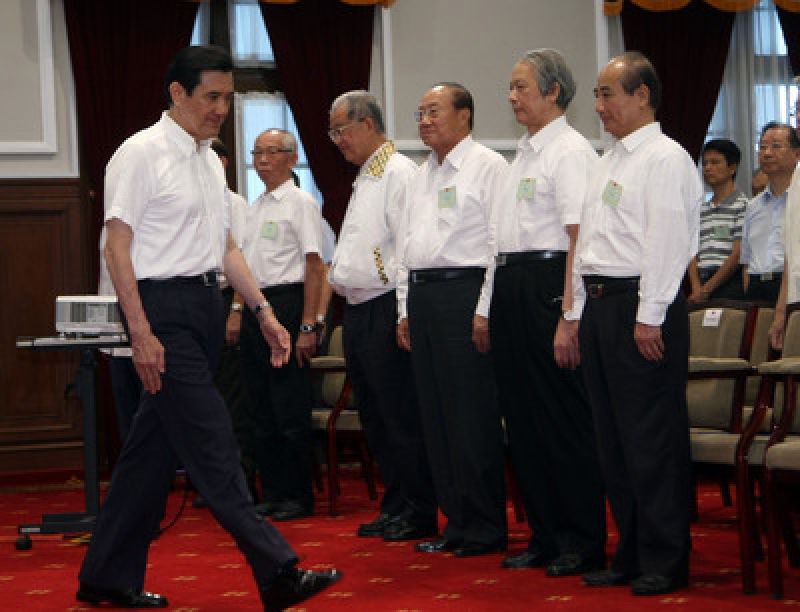 臺灣地區領導人馬英九(左)21日在其辦公室主持月會 臺灣地區領導人馬英九(左)21日在其辦公室主持月會