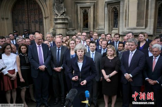 �зГP�P��Ӣ��Ó�W�Y���󣬿�÷���D���xȥ���ƌ���10̖ӭ�������ĵڶ���Ů���ˡ�������ɯ��÷�� ����ɯ��÷����60�q���������α����h�I�������������Q�顰�ĳ�Ԫ�ϡ���1997�ꮔ�x�����h�T��2010������΃����󳼡�����������󣬌��ɞ��^���Р�����֮��Ӣ���vʷ�ϵڶ�λŮ���ࡣ ����ɯ��÷�Q�����ǳ��s���܉��x�����h�I�䲢������Ӣ�����࣬�����t�����ˑB�挦δ����Ŭ���F�Yȫ�w���񣬹�ͬ����һ���������õ�Ӣ����