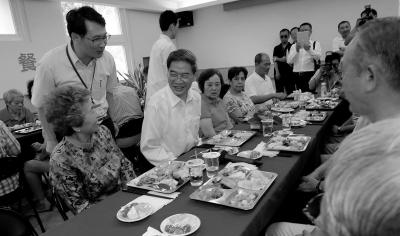 王郁琦款待張志軍晚宴每桌500元 氣氛好破戒喝幾杯 王郁琦款待張志軍晚宴每桌500元 氣氛好破戒喝幾杯