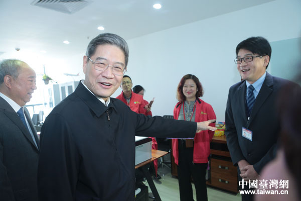 國務院臺辦主任張志軍8日在鄭州考察在豫臺企并與臺商代表座談 國務院臺辦主任張志軍8日在鄭州考察在豫臺企并與臺商代表座談