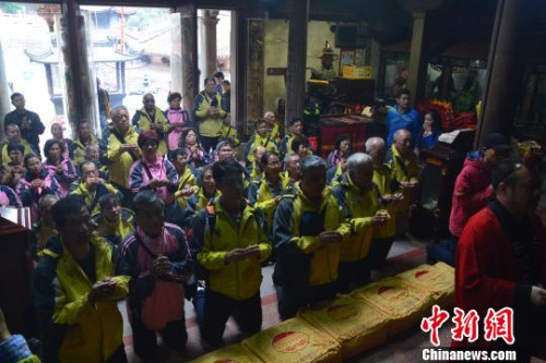 2��21�գ��_�������а�ɰ��ʥĸ�m�����ű�һ��42�������R�����������`���桢�Љ�Ԫ�������𣬕r��6�������θ����������������ލu�]���M(j��n)�㡣����Ⱥ�A �z